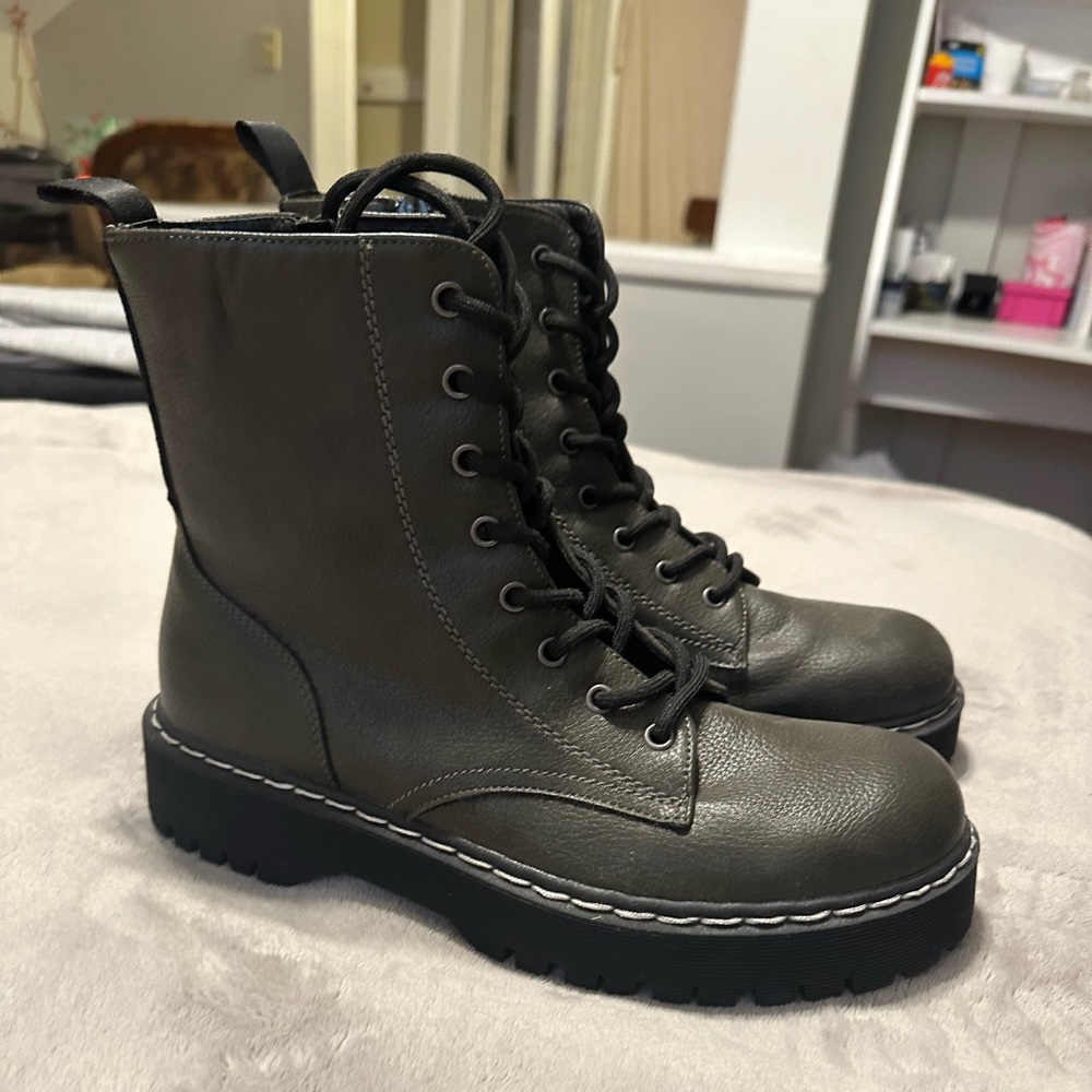 Doc Martin Style Boots - Picture 4 of 6